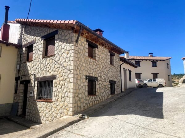 CASA CON TERRENO, PARA VIVIR Y PRODUCIR. LA JOYA DE GUADALAVIAR