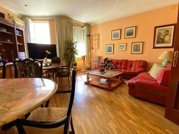 ¡Bienvenido al hogar de tus sueños en el corazón de Ruzafa!