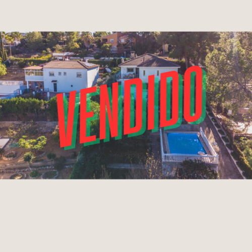 ENCANTADOR CHALET VERSÁTIL Y CON ESTILO EN CHIVA